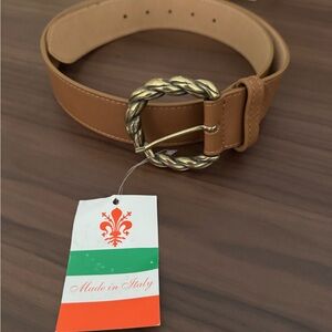 New with tags: Italian Tan Leather Belt with Gold Buckle